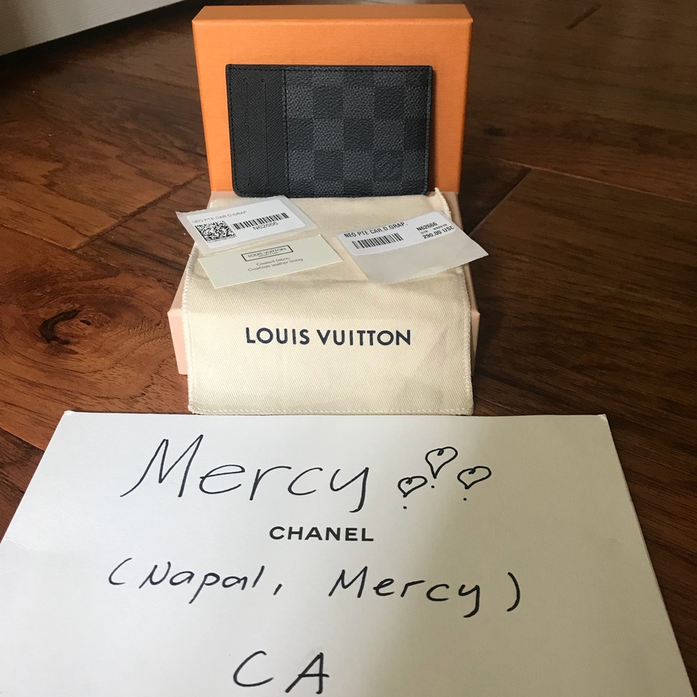 SOLD!!! Brand new LV cardholder graphite